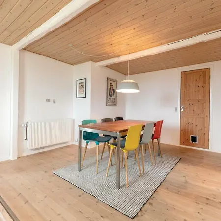 Three-bedroom Holiday In
