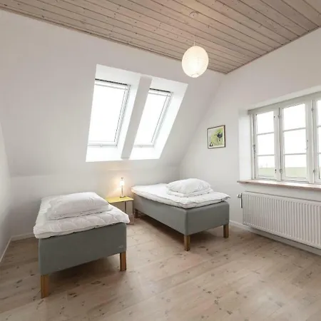 Semesterbostad Three-bedroom Holiday In Ostermarie