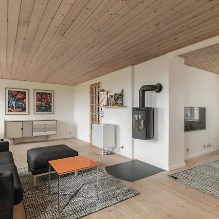 Semesterbostad Three-bedroom Holiday In